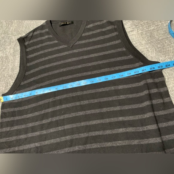 3/$20 Men’s AXIST Striped Black & Gray Sleeveless Sweater Vest Size EXTRA LARGE - Picture 6 of 8